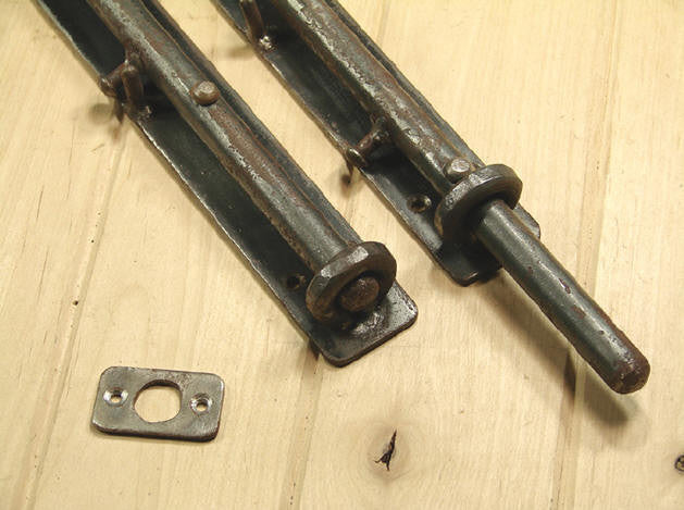 Rustic Cane Bolt "fish tail" handle (includes flat strike plate) - Wild West Hardware